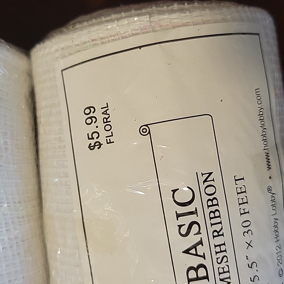 4 White Mesh Ribbon - Picture 2 of 2